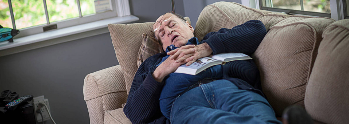 señor durmiendo vivenda