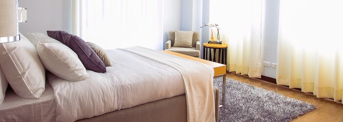 Vivenda-cambiar-ropa-de-cama-almohadas-plumas