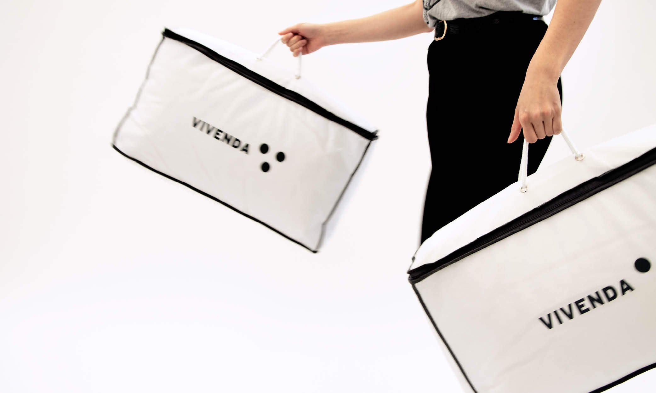 Explora nuestras colecciones de bedding de alta calidad y dale un toque de elegancia y comodidad a tu dormitorio. Encuentra sábanas, frazadas y más para tu descanso perfecto.