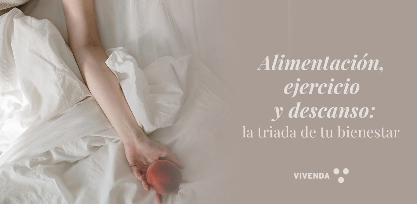 Dormitorio sereno con cama vestida en textiles naturales, pensado para el descanso consciente y el bienestar diario.